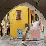 Casa Carina Centro Citta Con Garage Privato サンレモ