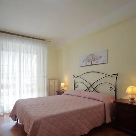 Casa Carina Centro Citta Con Garage Privato * Санремо