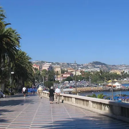 Casa Carina Centro Citta Con Garage Privato * Санремо