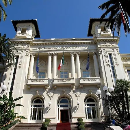 Casa Carina Centro Citta Con Garage Privato Апартаменты *