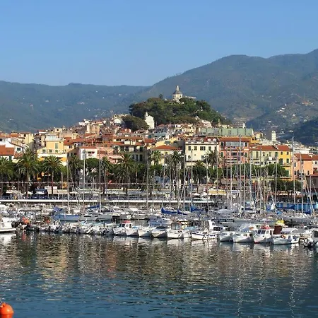 Casa Carina Centro Citta Con Garage Privato * Санремо