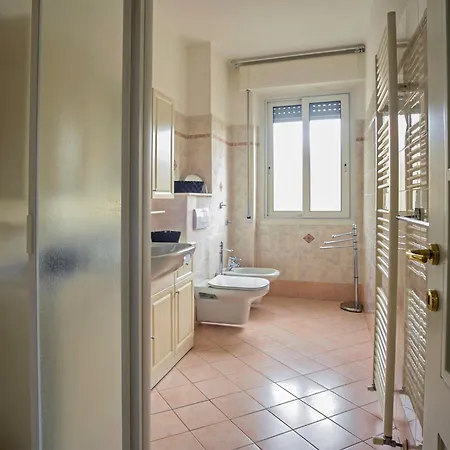 Casa Carina Centro Citta Con Garage Privato Апартаменты