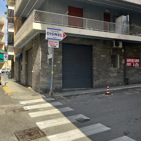 Casa Carina Centro Citta Con Garage Privato * サンレモ